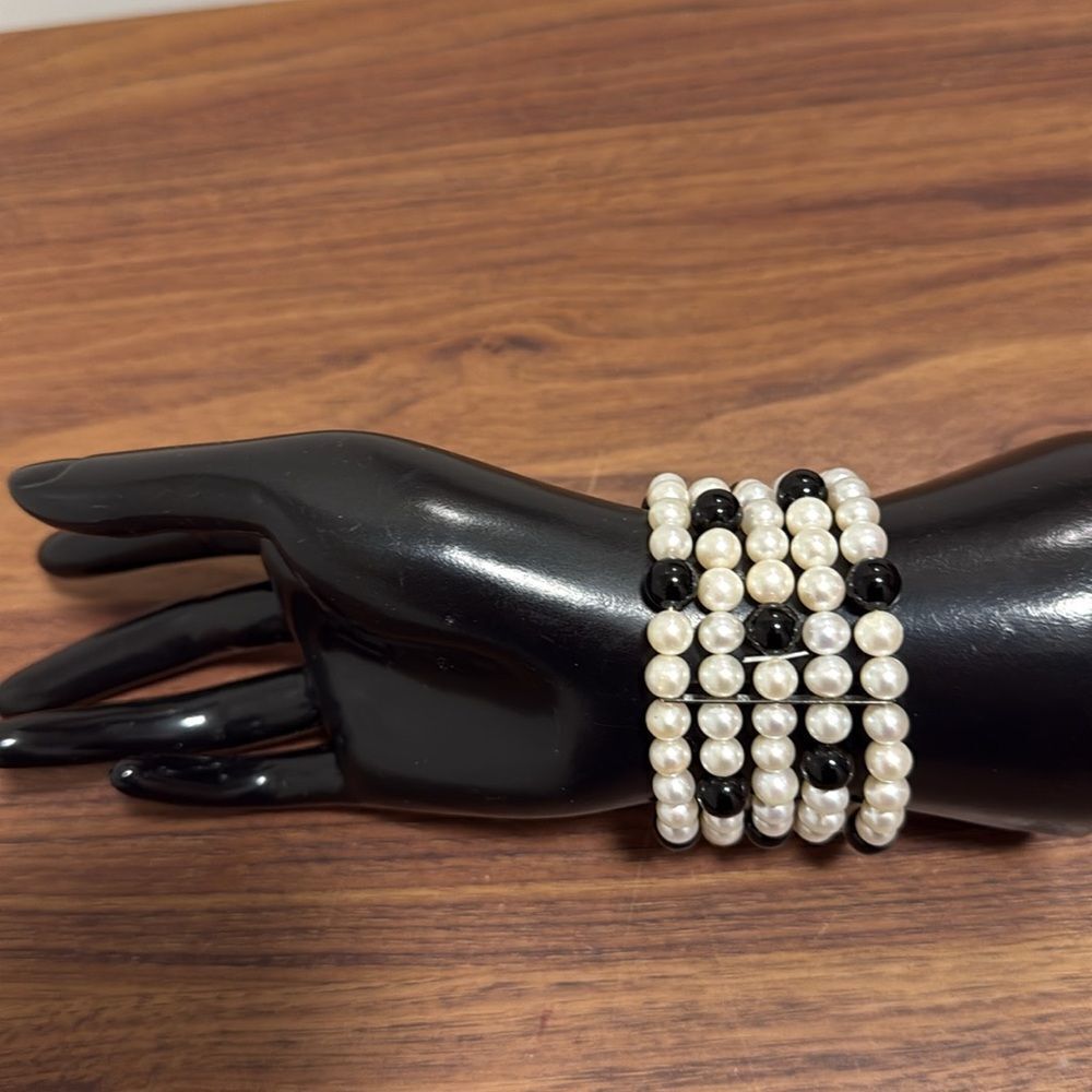 Vintage Stretch Bracelet with 5 strands of White Pearls & Black Beads.